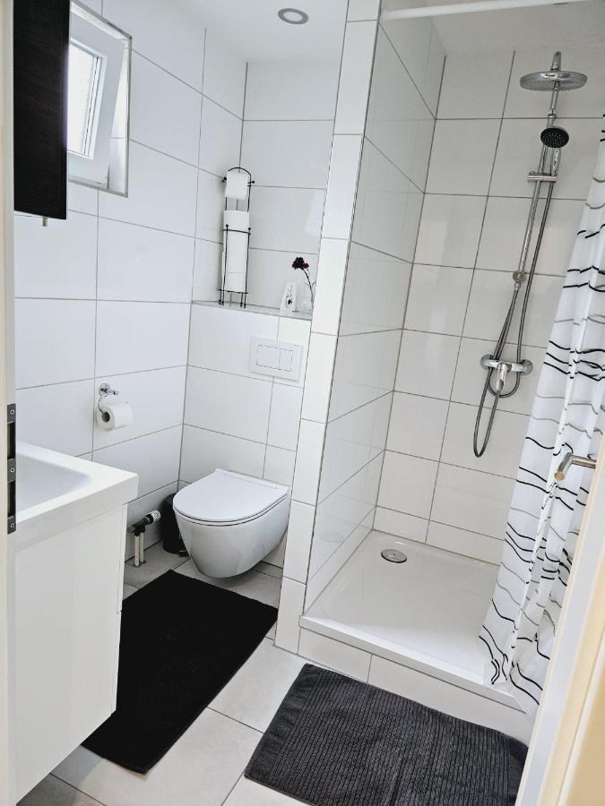 Weinstadt Monteurwohnnung Ferienwohnung Екстериор снимка