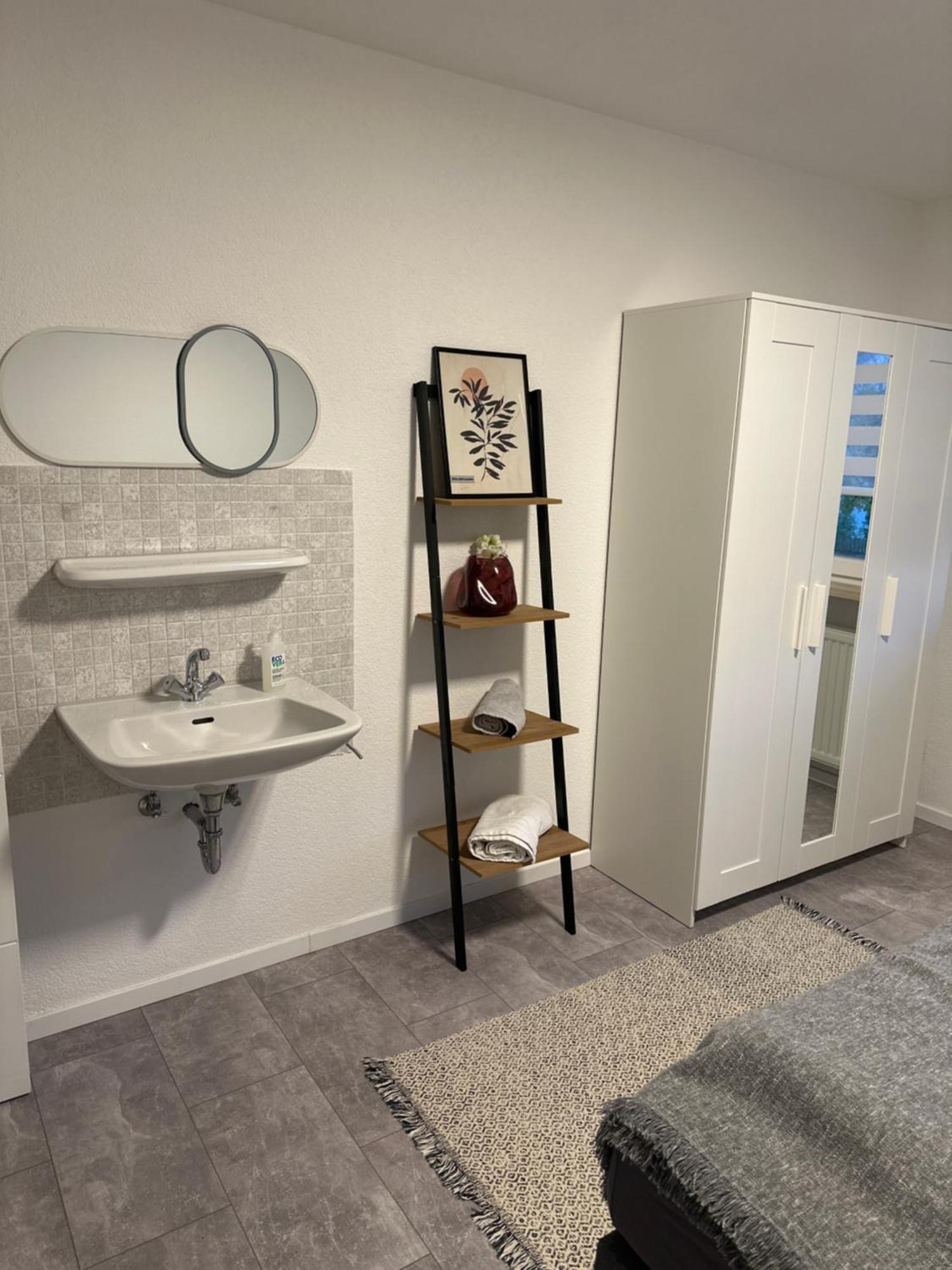 Weinstadt Monteurwohnnung Ferienwohnung Екстериор снимка